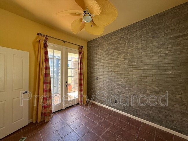 Building Photo - 523 Ruess Rd
