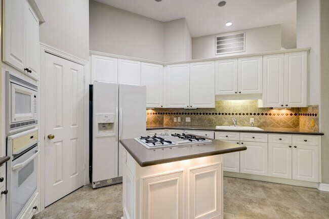 Building Photo - 16403 Knightrider Dr