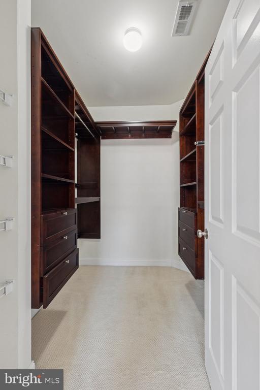 Building Photo - 105 Captains Way