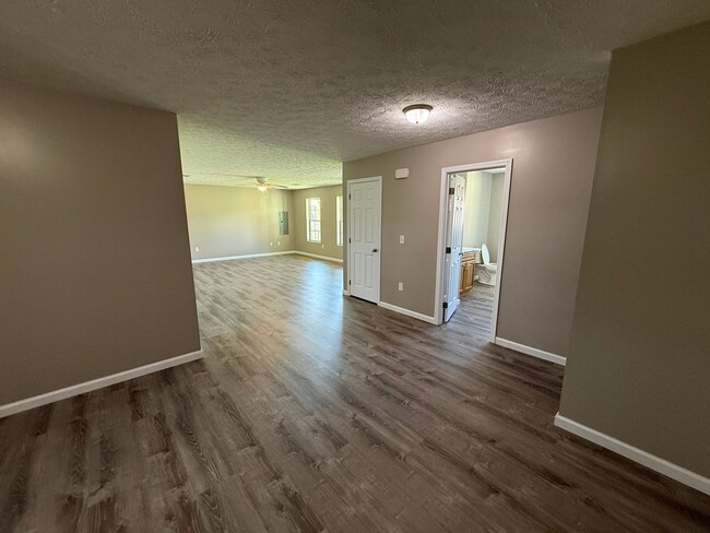 Building Photo - 3 bedroom, 2 bathroom home in White Pine