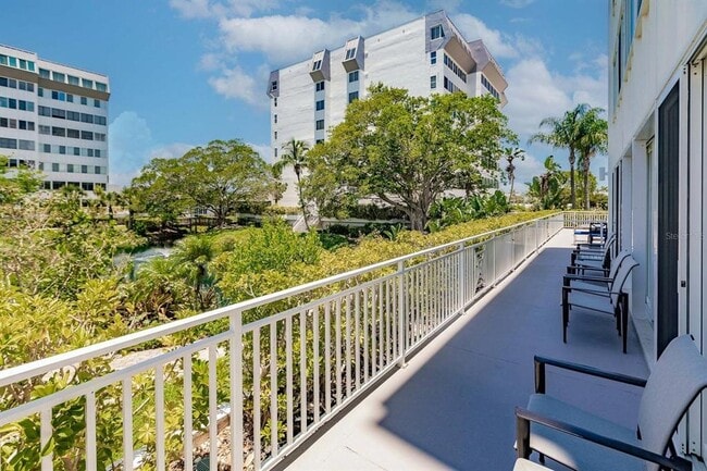 Building Photo - 1125 W Peppertree Dr