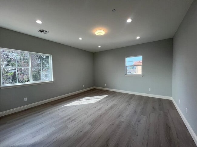 Building Photo - 3858 Delta St