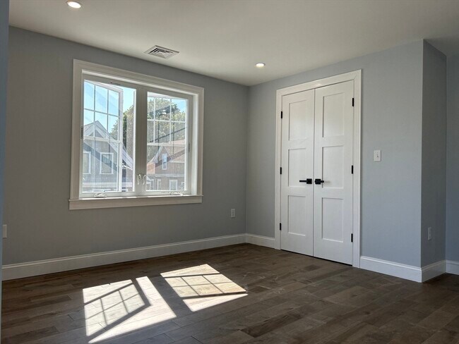 Building Photo - 33 Colberg Ave