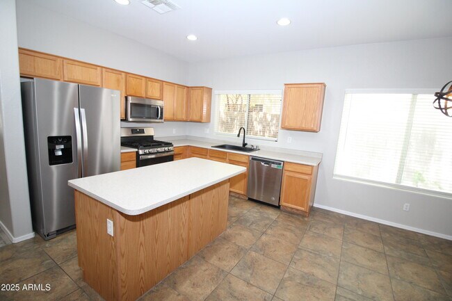 Building Photo - 8166 W Rose Garden Ln