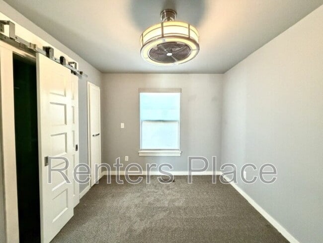 Building Photo - 624 S Quincy Ave