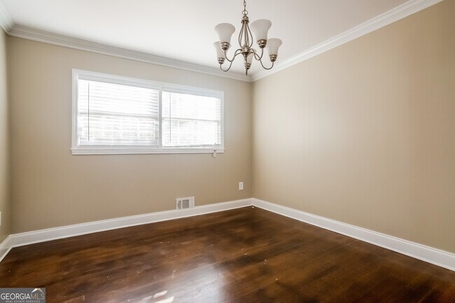 Building Photo - 2134 Elinwood Dr