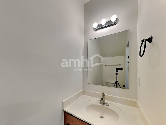 Building Photo - 6102 Lighted Way Ln