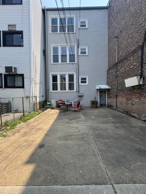 Building Photo - 3256 S Princeton Ave