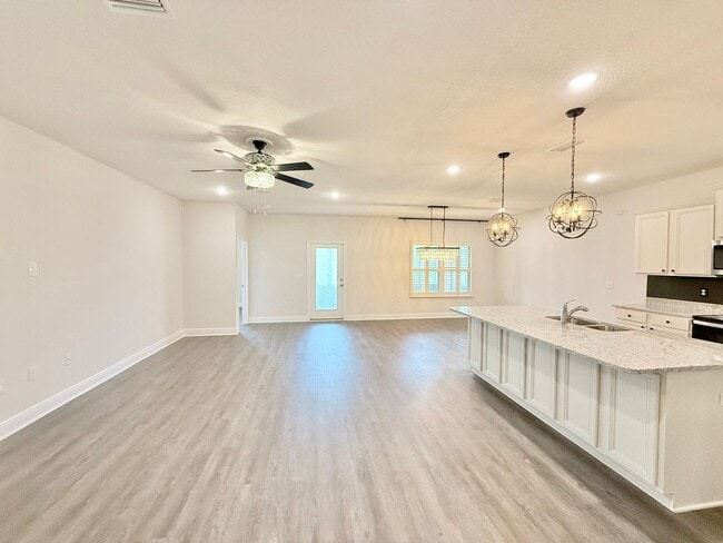 Building Photo - Spacious 4-Bedroom Home - Community Pool