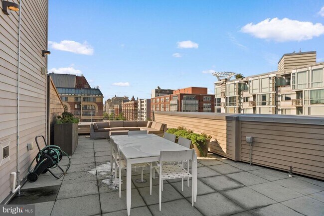Building Photo - 1311 13th St NW