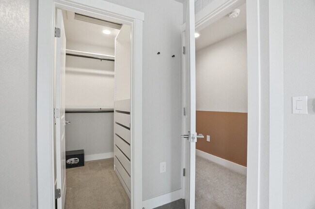 Building Photo - $3,940.95 - 3 Bed, 2.5 Bath Townhome In Denver with Central AC and Outdoor Space!