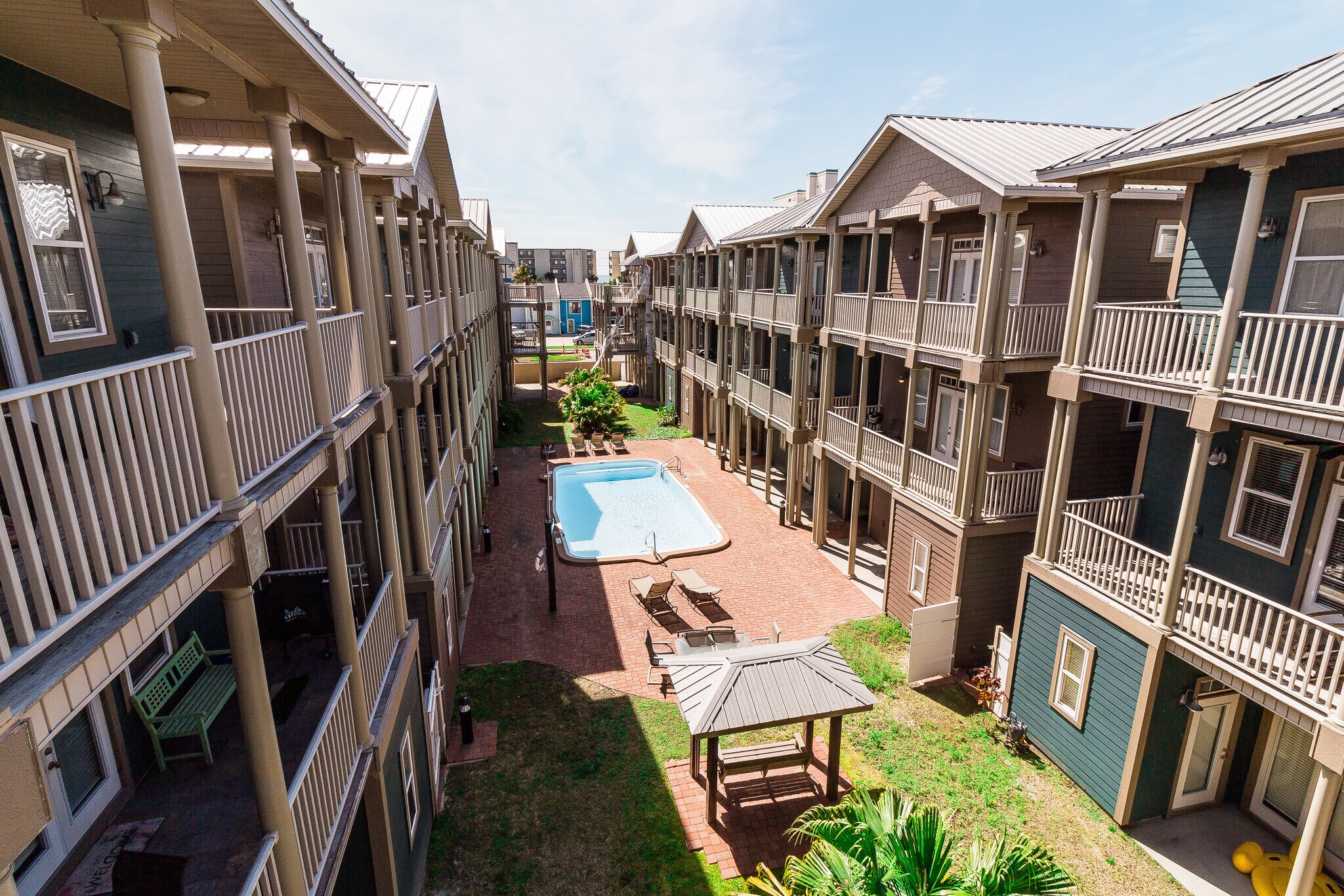 Building Photo - 6226 Thomas Dr