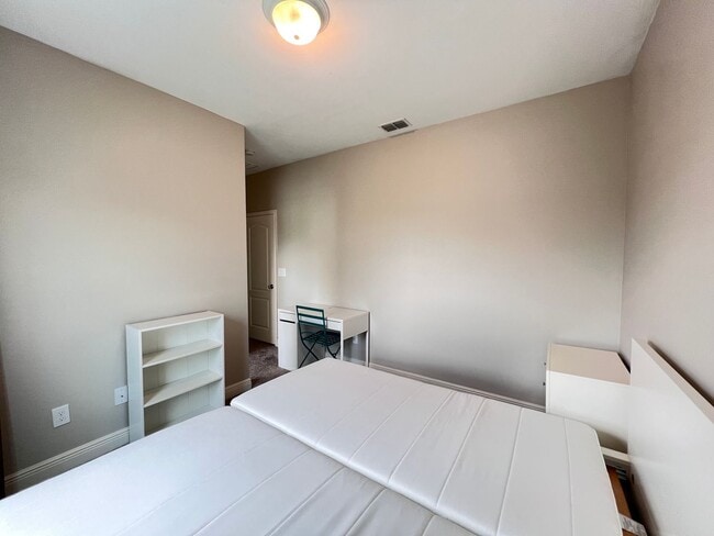 Building Photo - Perfect Home waiting for you! FULLY FURNIS...