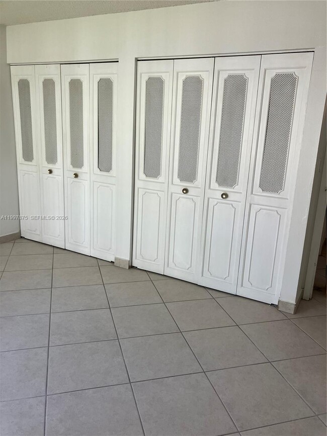 Building Photo - 16919 N Bay Rd