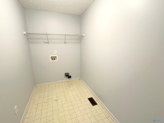 Building Photo - 183 Hollington Dr NE