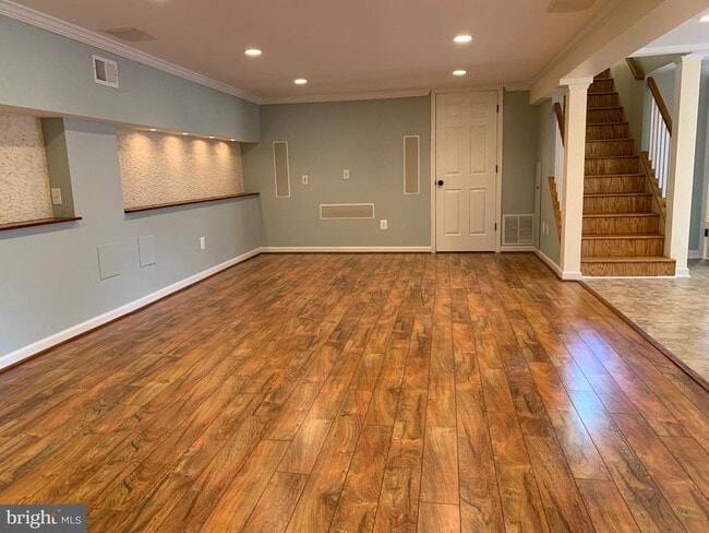 Building Photo - 1334 Mayflower Dr