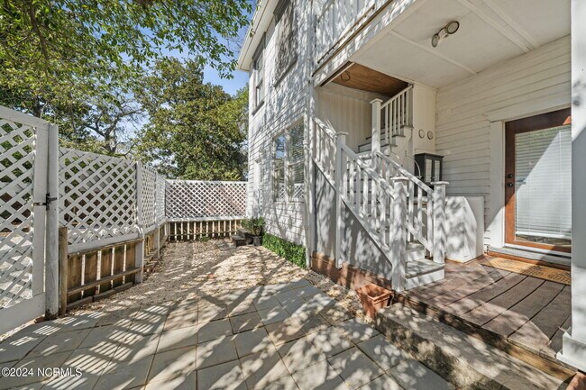 Building Photo - 308 Dock St