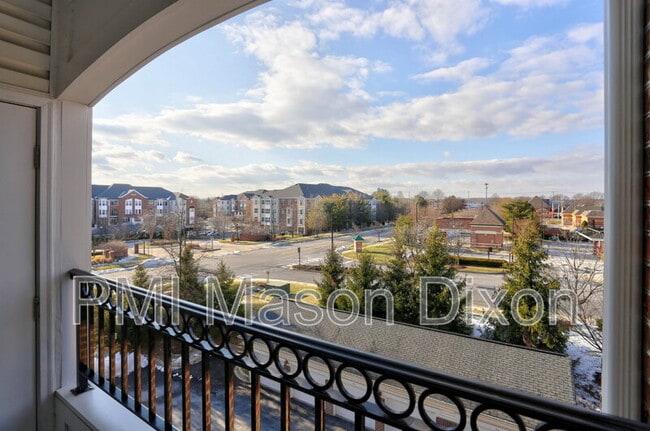 Building Photo - 5801 Clipper Ln