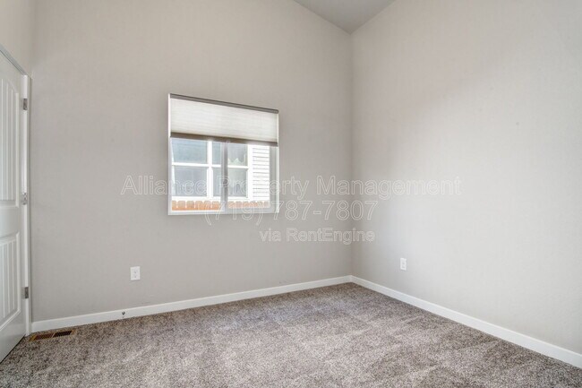 Building Photo - 2662 Shawnee Dr