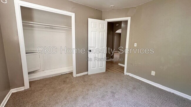 Building Photo - 4712 S Blackwelder Ave