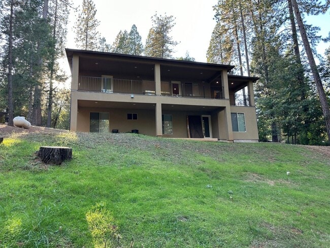 Building Photo - 4 Bedroom 2.5 Bath Foresthill rental oppor...
