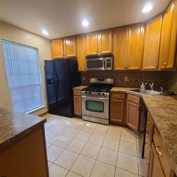 Building Photo - 78 Cheshire Dr