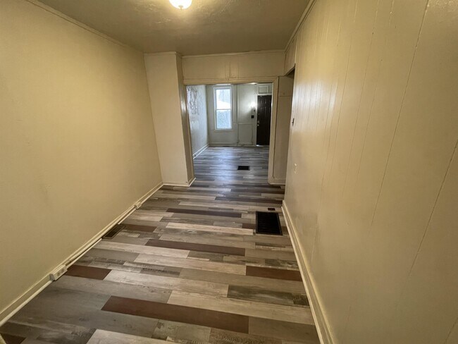 Building Photo - 229 Franklin Way