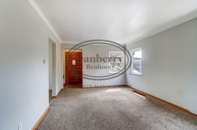 Building Photo - 347 Darrow Ave