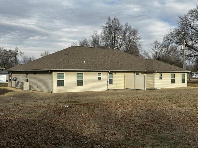 Building Photo - 822 15th St