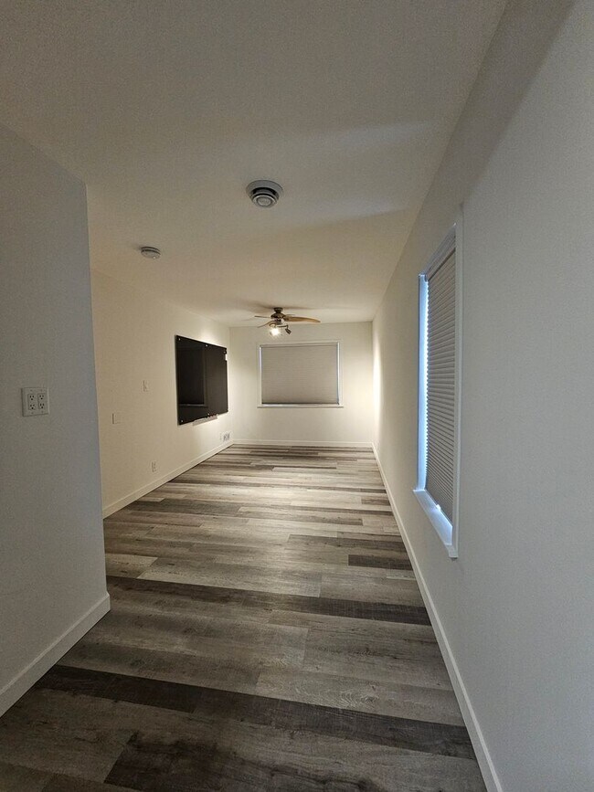 Building Photo - Newly Remodeled Home