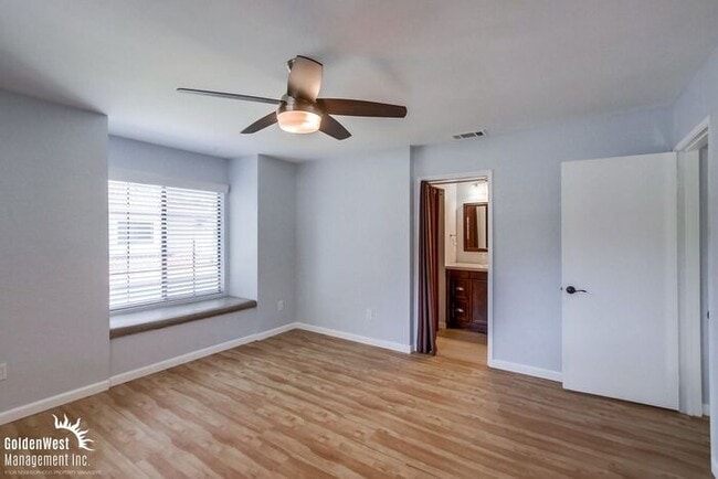 Building Photo - Spacious 2Bd 2.5Ba Two-Story Condo in Alli...
