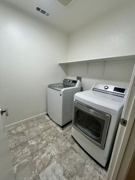 Building Photo - 1435 W Woodward Ave