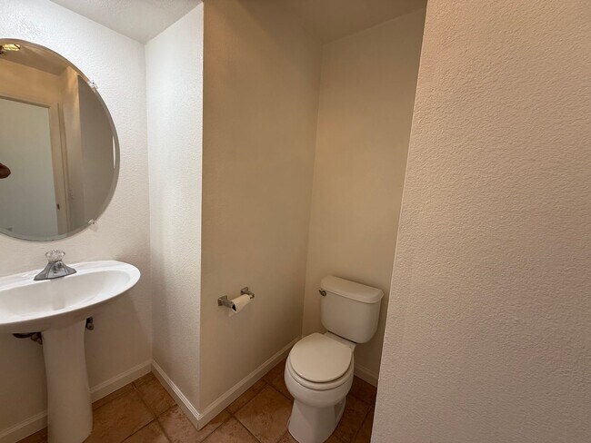 Building Photo - 4-bedroom two story home in Sylvan School ...
