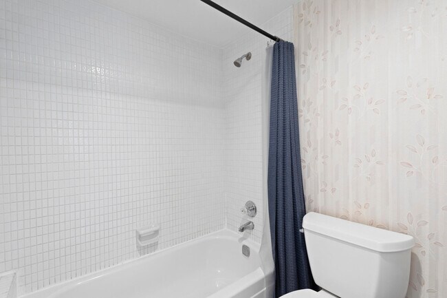 Building Photo - 495 SE 8th St