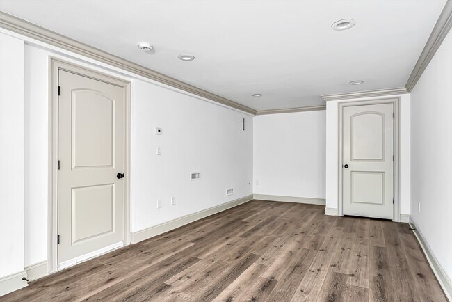 Building Photo - 2593 Washington St