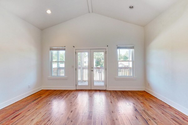 Building Photo - 324 Queen Ave