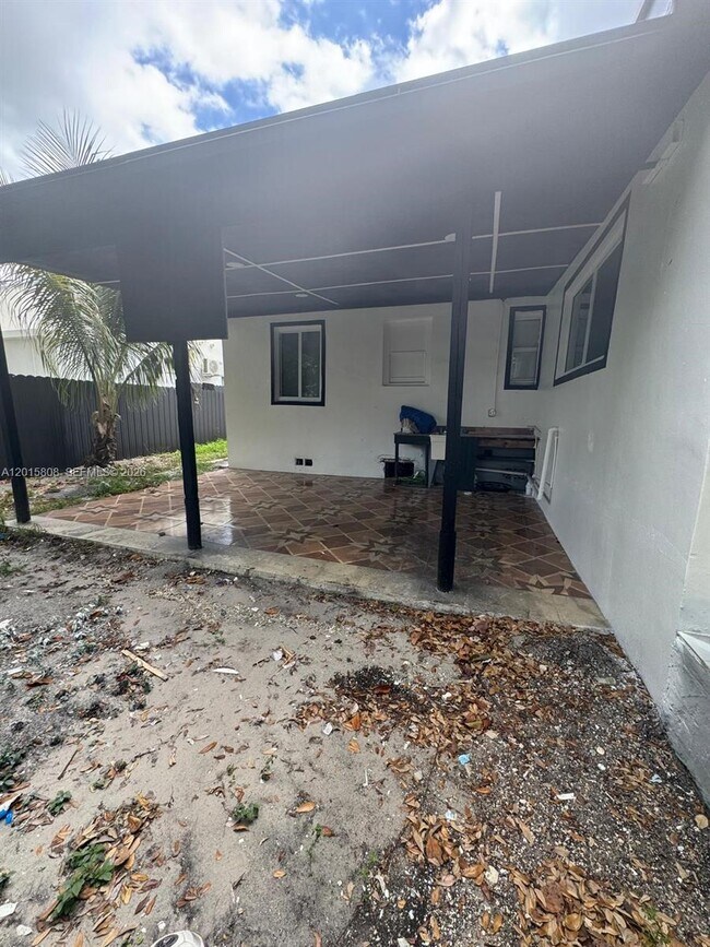 Building Photo - 833 NW 75th St