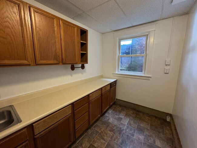 Building Photo - 561 Water St