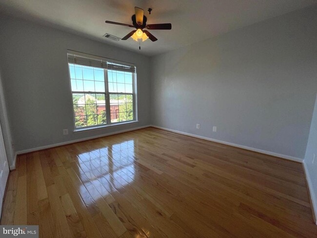 Building Photo - 1100 Quaker Hill Dr