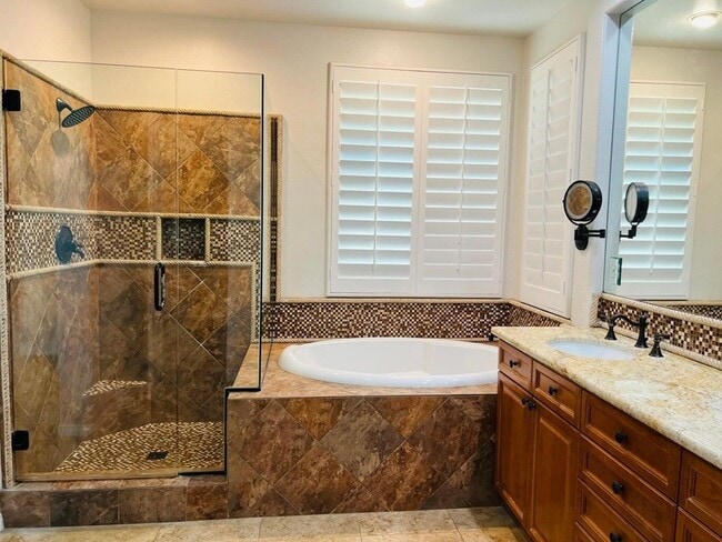 Building Photo - 250 Via San Lucia