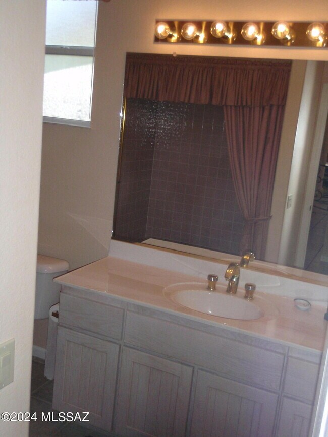 Building Photo - 65535 E Desert Side Dr