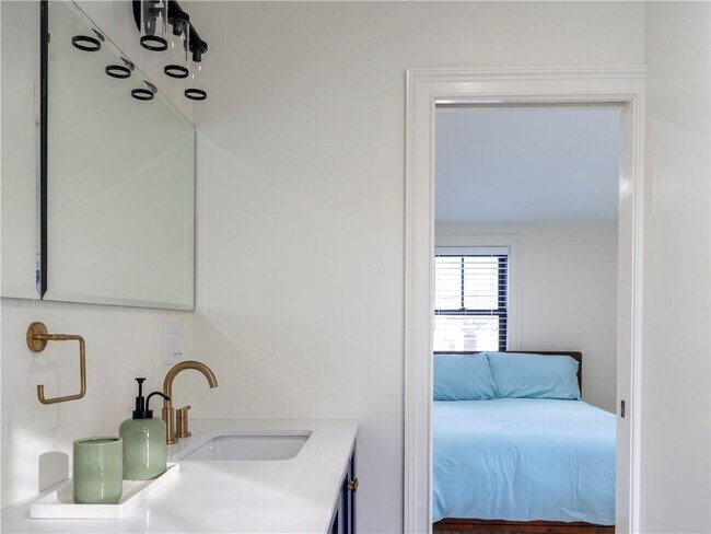 Building Photo - 7 Dearborn St