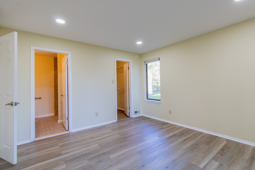 Building Photo - 1813 Meerbrook Ct
