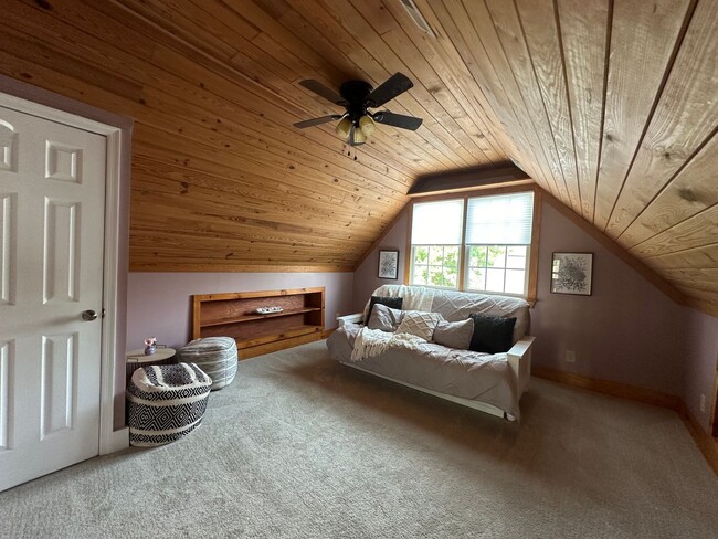 Building Photo - Beautiful Goose Creek Oasis