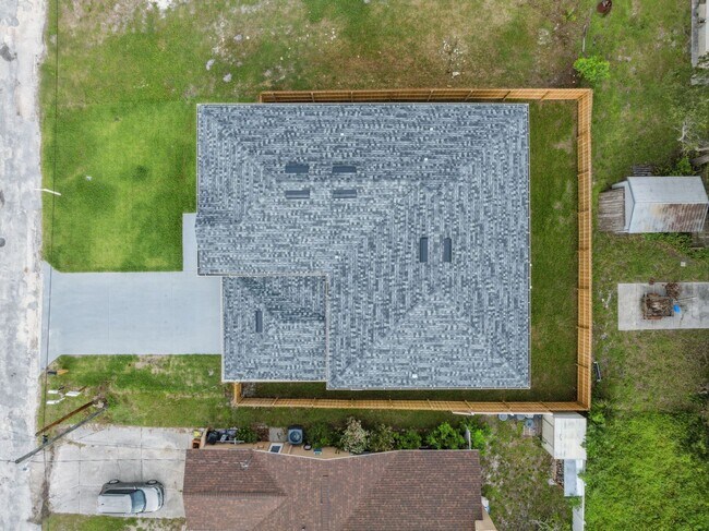 Building Photo - 8622 Inwood Dr