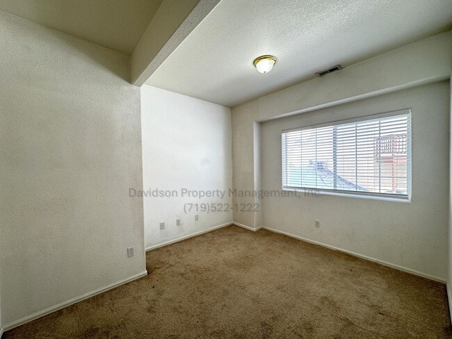 Building Photo - Spacious 3 Bedroom Condo in Southeast Colorado Springs