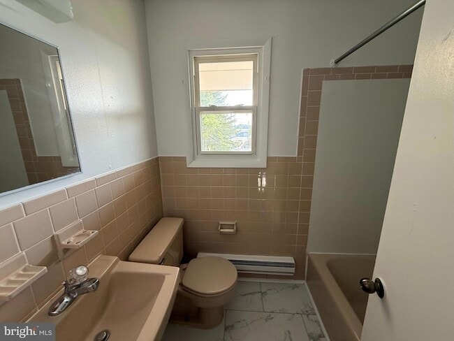 Building Photo - 2256 Roosevelt Blvd