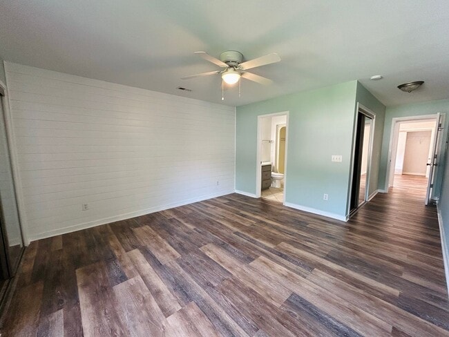 Building Photo - 2BR/2BA Condo close to Wrightsville Beach ...