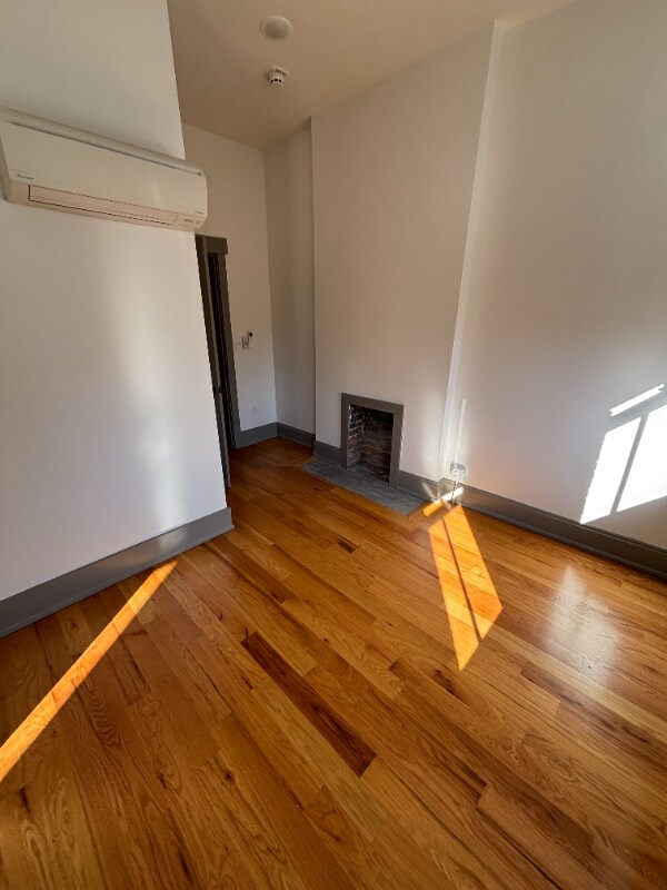 Building Photo - 1725 Elm St