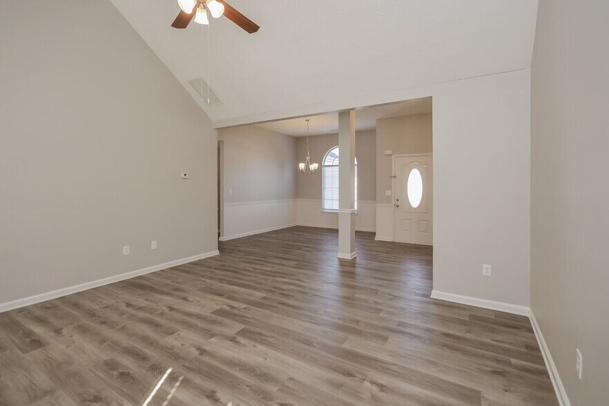 Building Photo - 180 Creekview Blvd